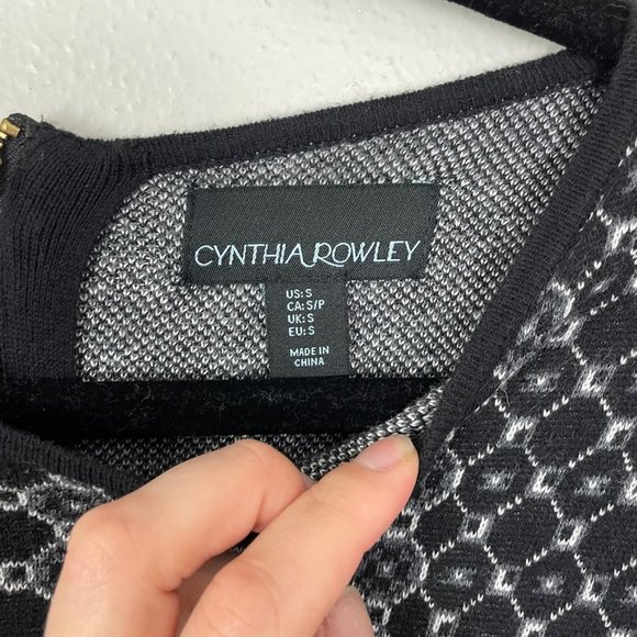 Cynthia Rowley Woman's Sz S Gray and Black Geometric Print Sweater Dress Winter - Picture 3 of 7